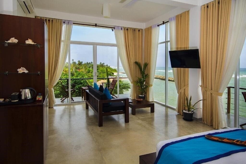 Зображення Garton's Cape 4*