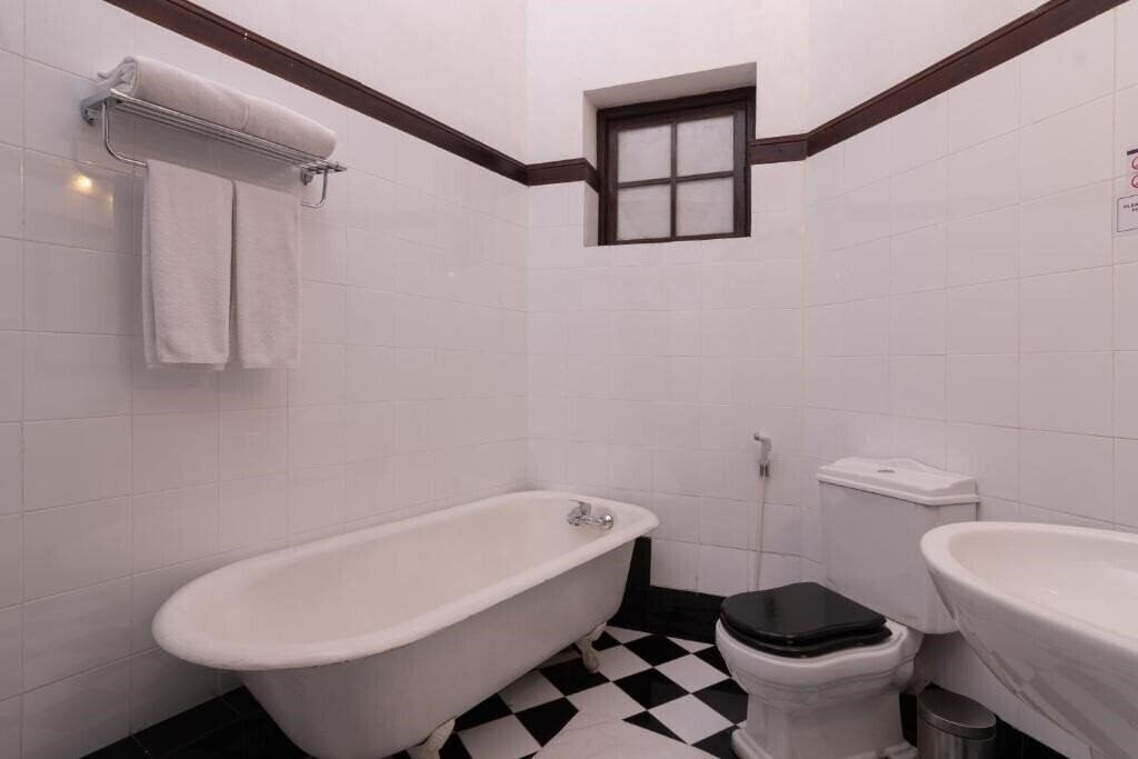 Zdjęcie Queen'S Hotel - Kandy Sri Lanka 3*