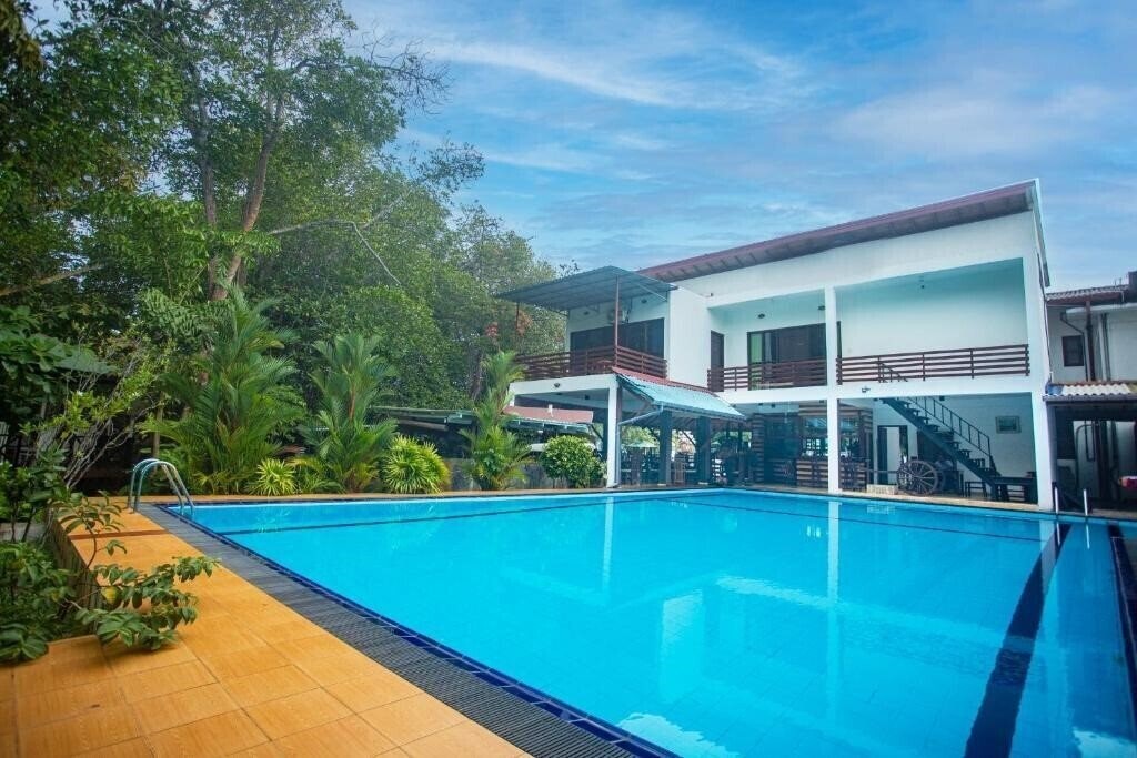 Отель The Mangrove Cave Hotel 2*