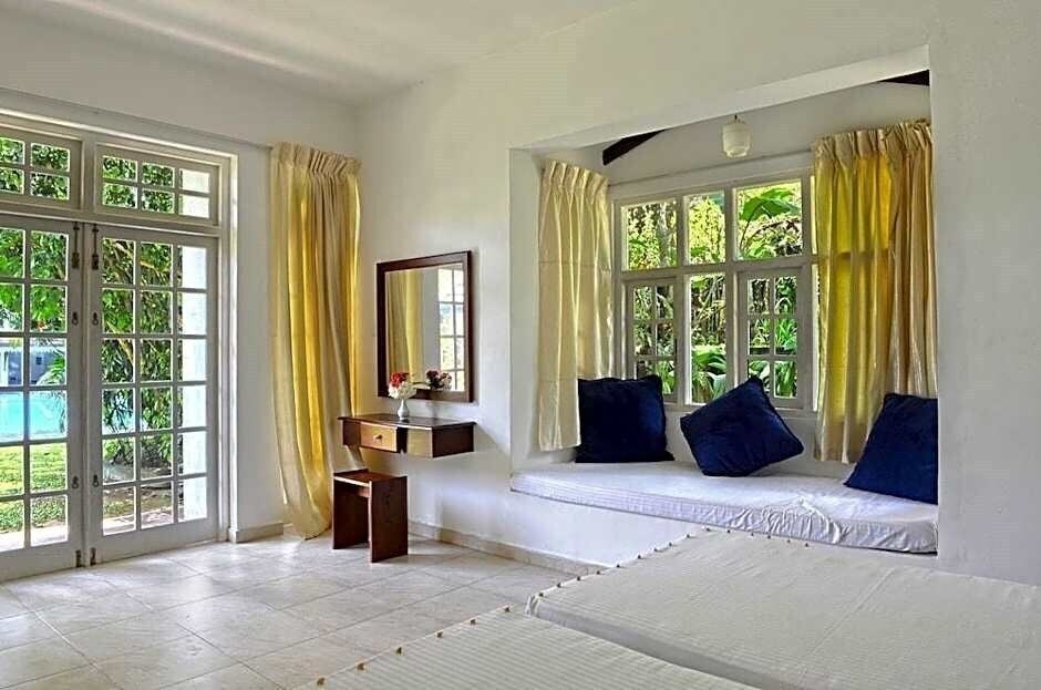 Zdjęcie Warahena Beach Hotel 3*