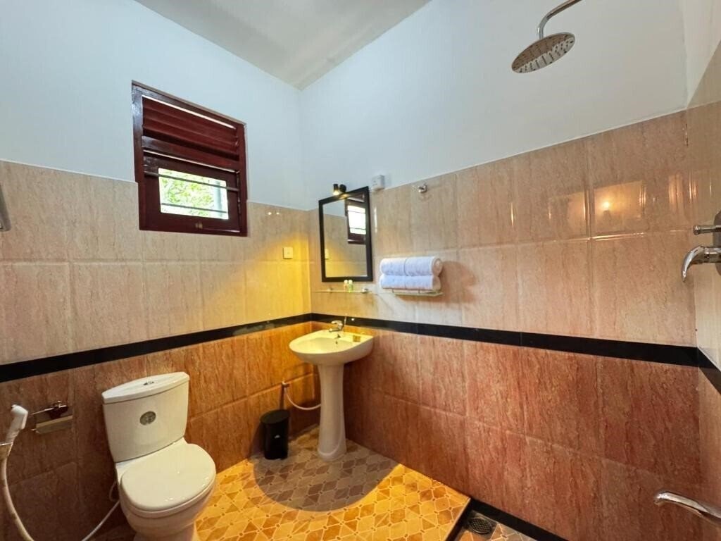 Zdjęcie Lira - Unawatuna 2*