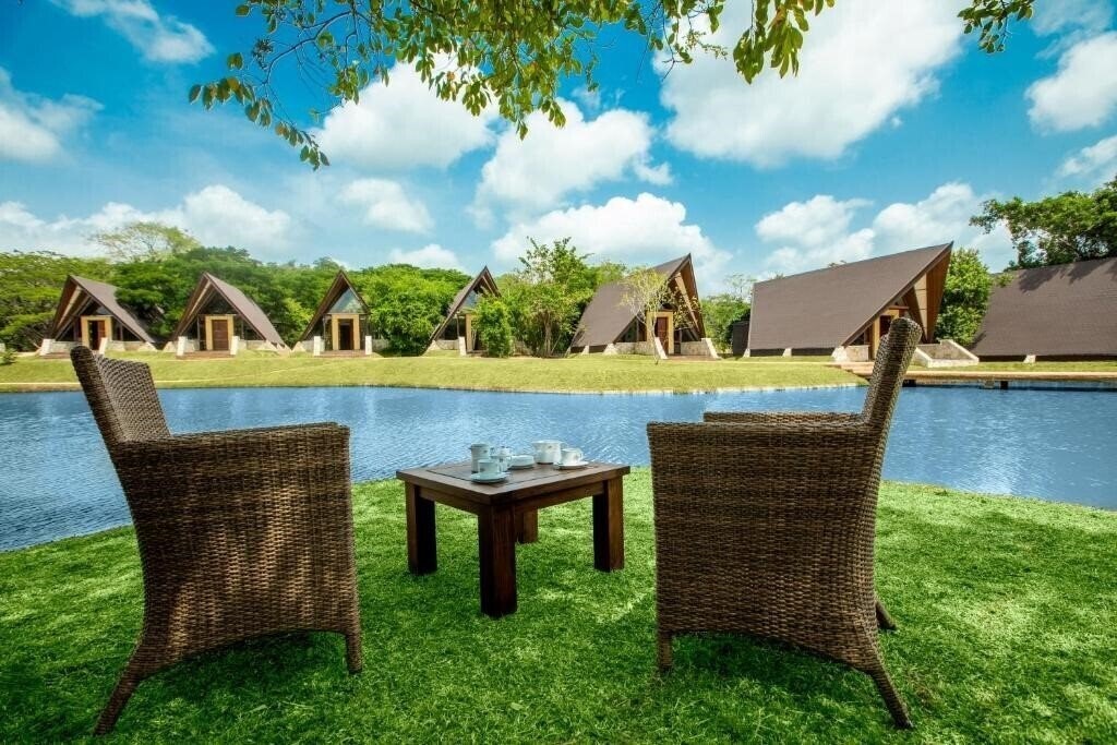 Hotel Liyya Water Villas 5*