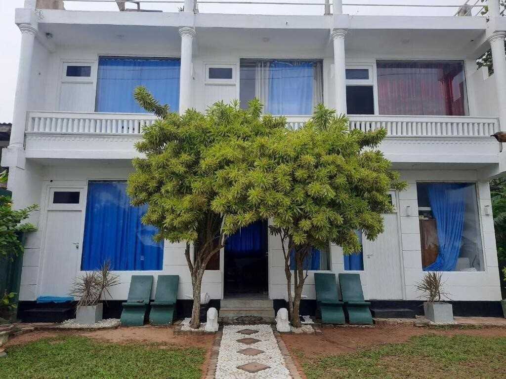 Zdjęcie New White Surfing Habaraduwa 1*