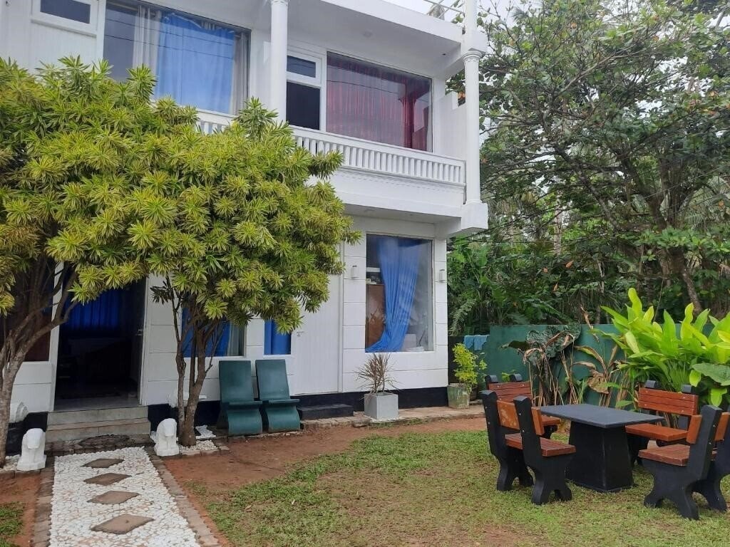 Hotel New White Surfing Habaraduwa 1*