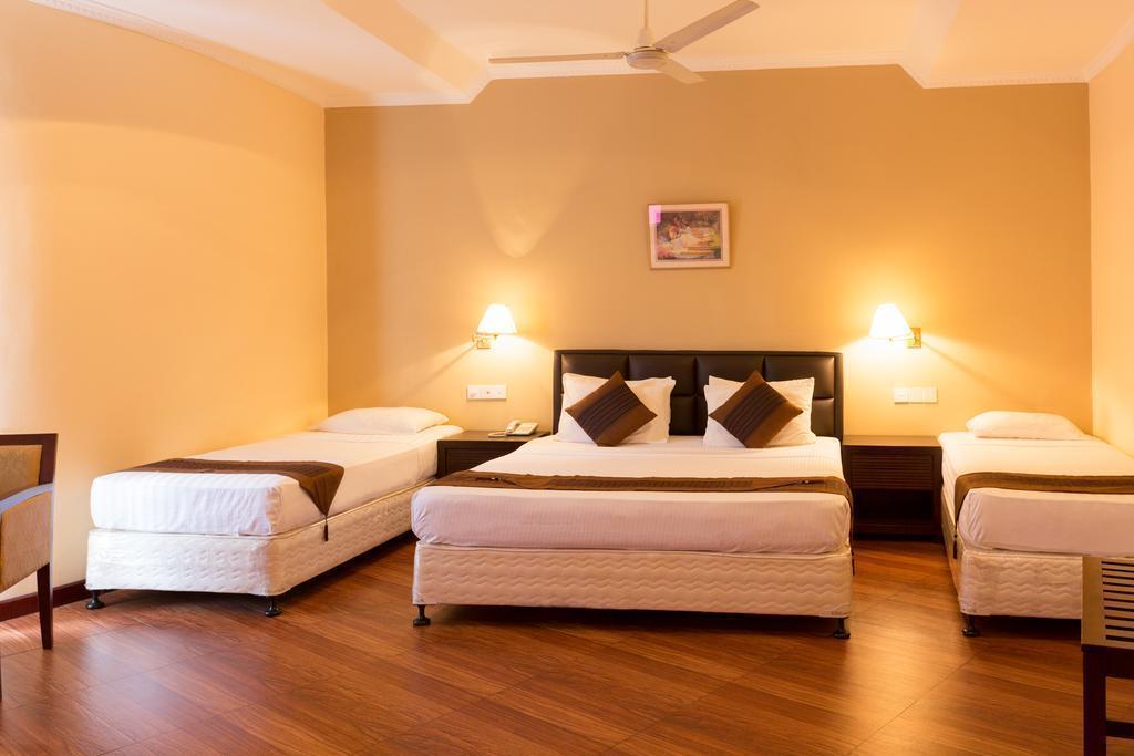 Фото Devon Hotel 3*