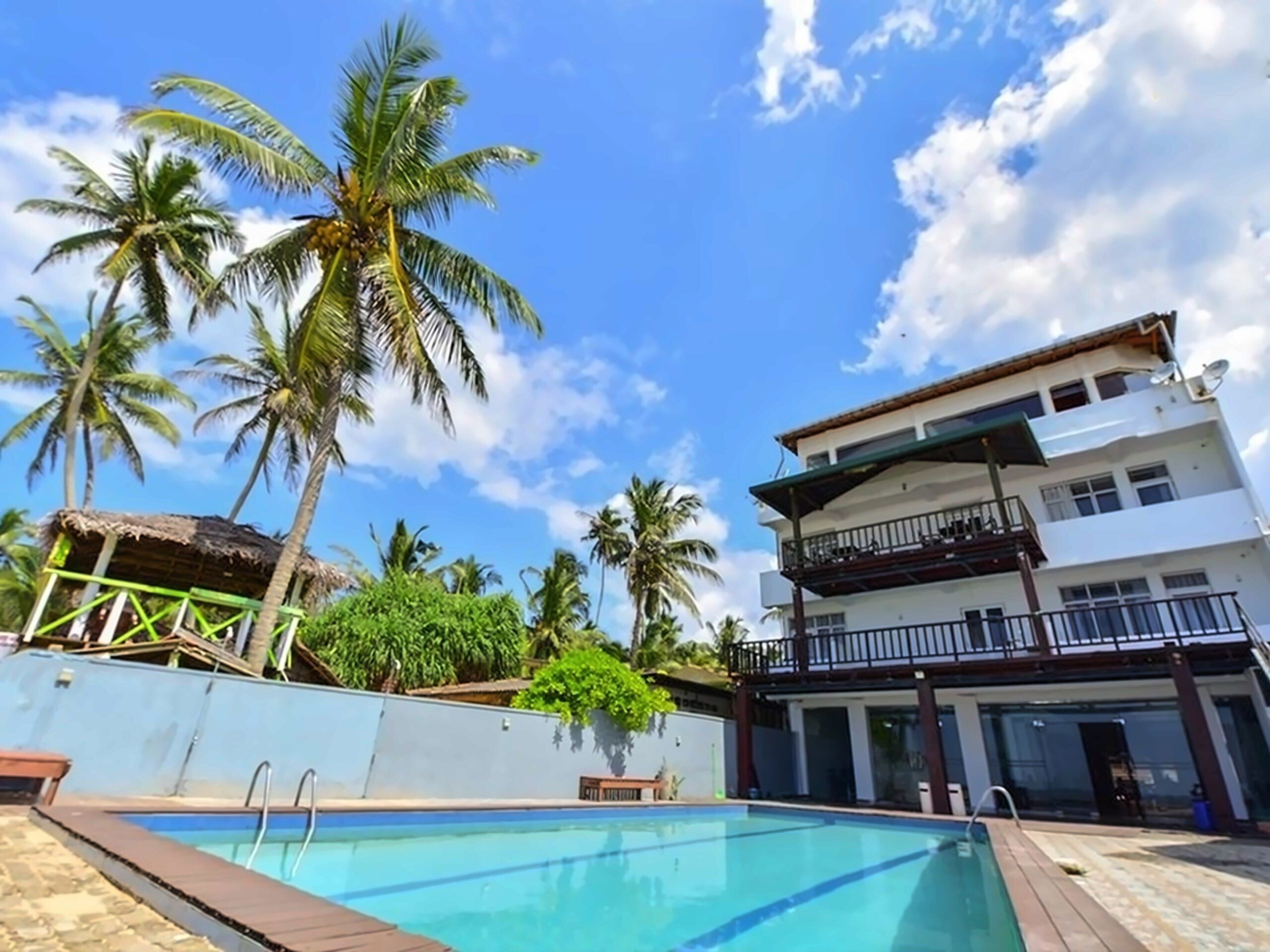 Готель Lucky Seven Beach Resort 3*