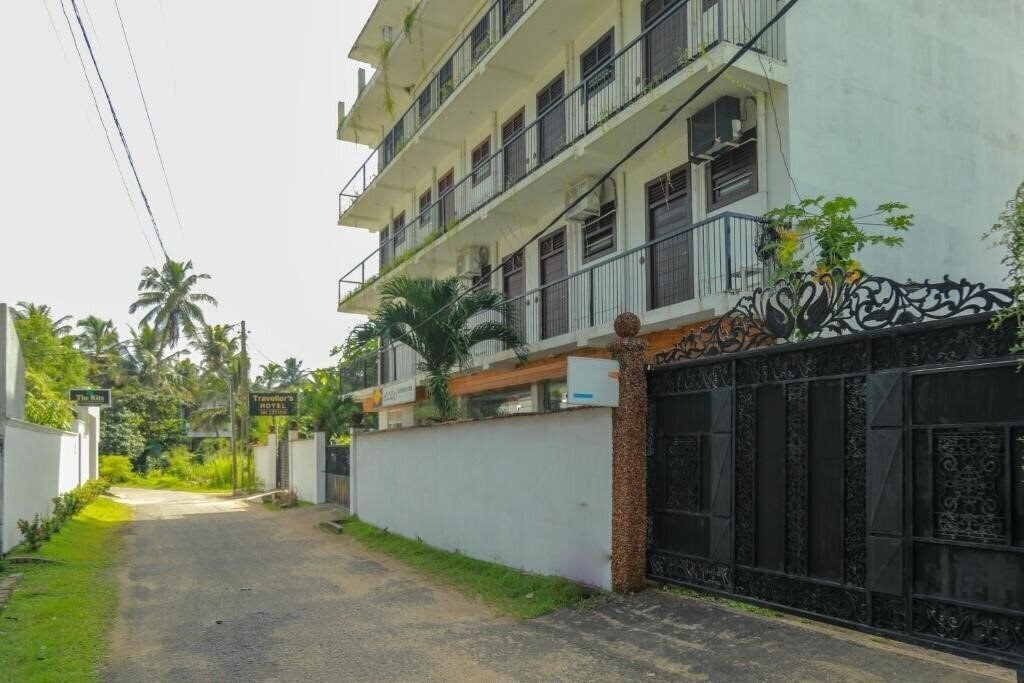 Hotel Travellers Hotel Hikkaduwa 3*