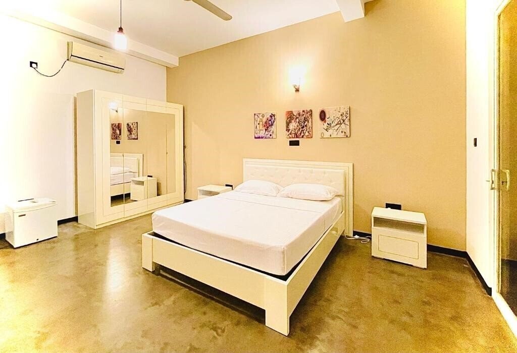 Отель Blue Fox 3*