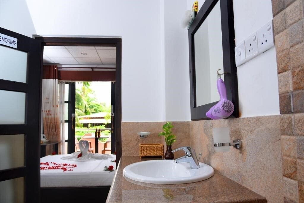 Фотография L & D Lodge 3*