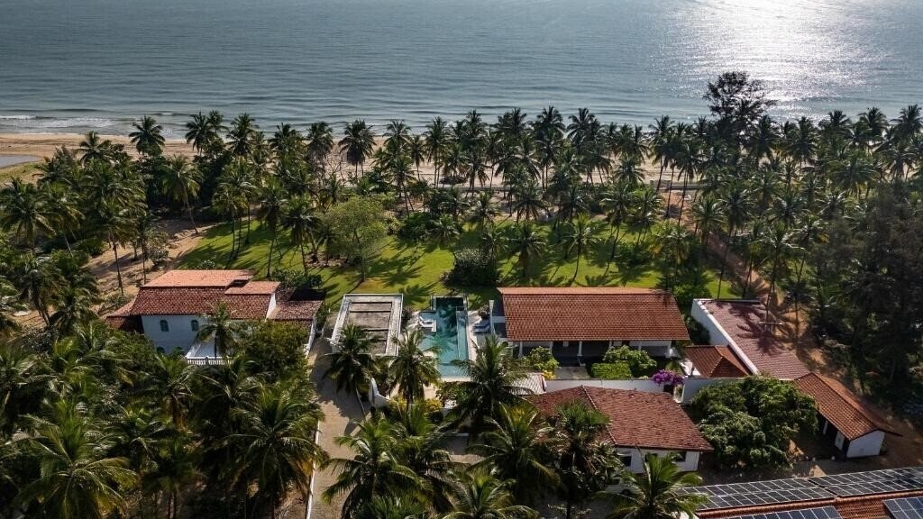 Отель Kalkudah Beach House 5*