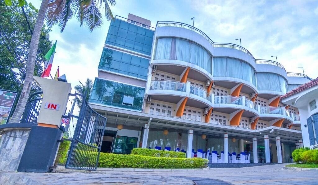 Отель Ceylon Sea Hotel 4*
