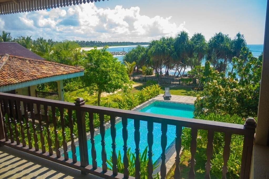 Готель Guru Beach Resort 3*