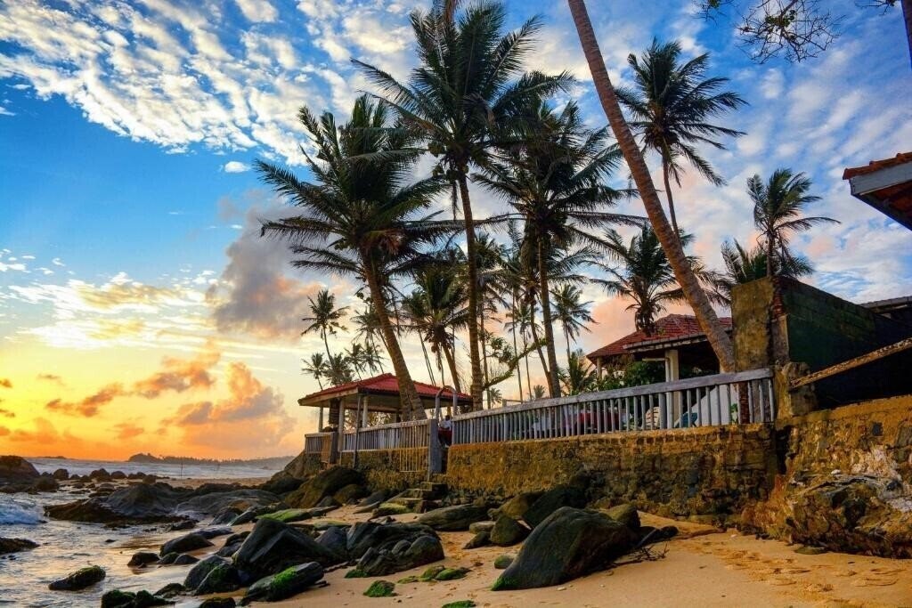 Отель Shanthi Beach Resort 2*