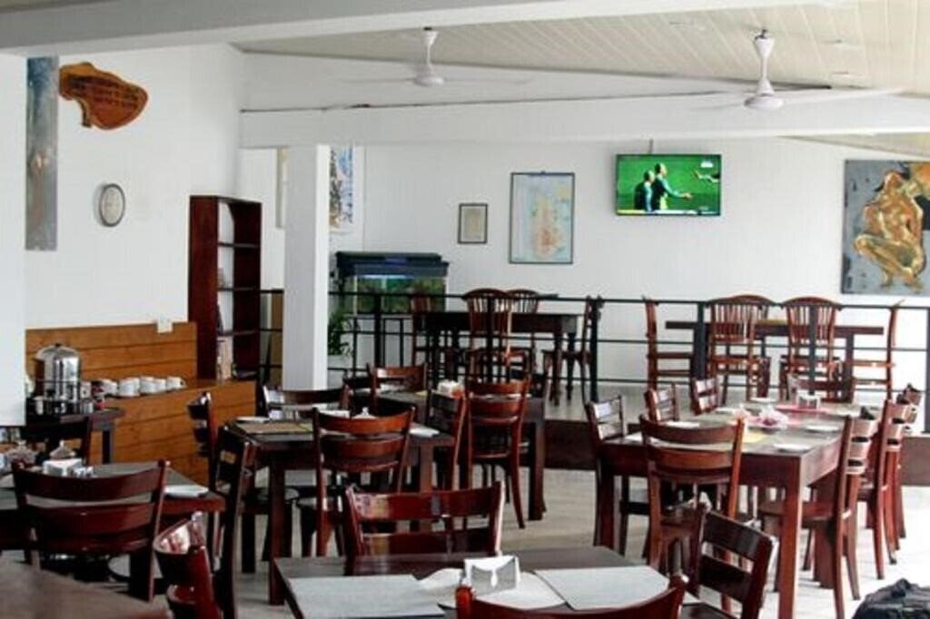 Изображение Happy Night Holiday Inn 3*