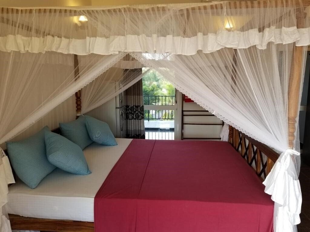 Отель Coral Palm Villa & Apartment 2*