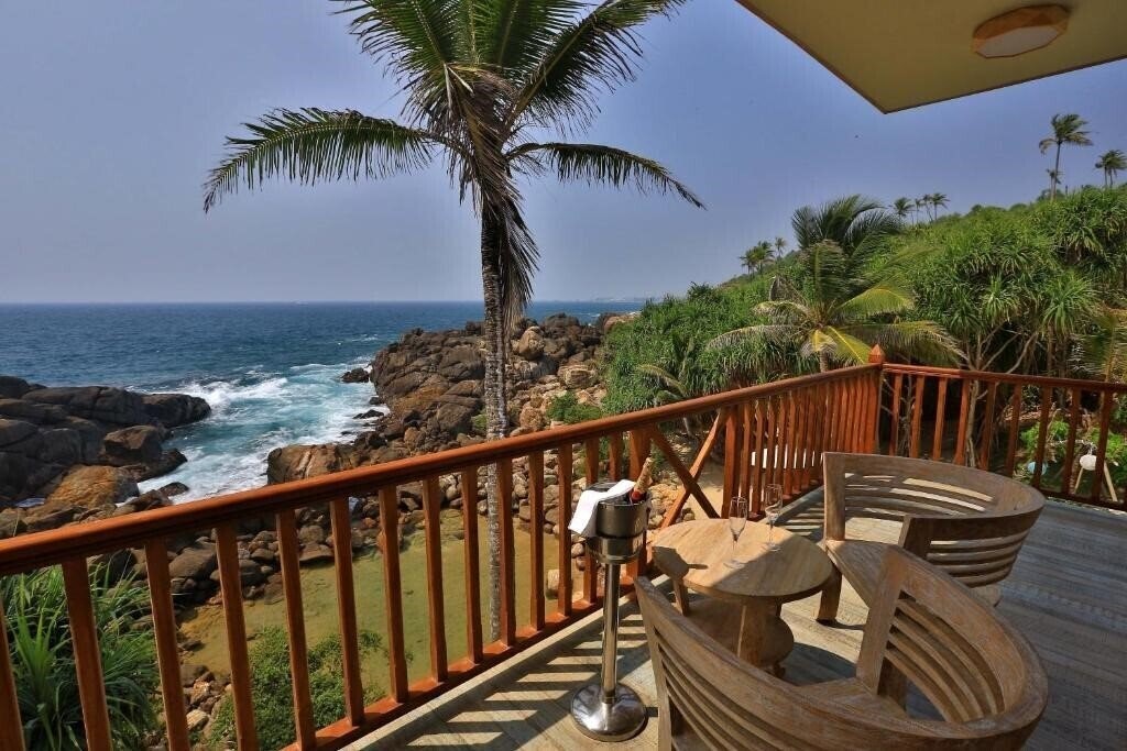 Zdjęcie Thaproban Pavilion Waves 4*