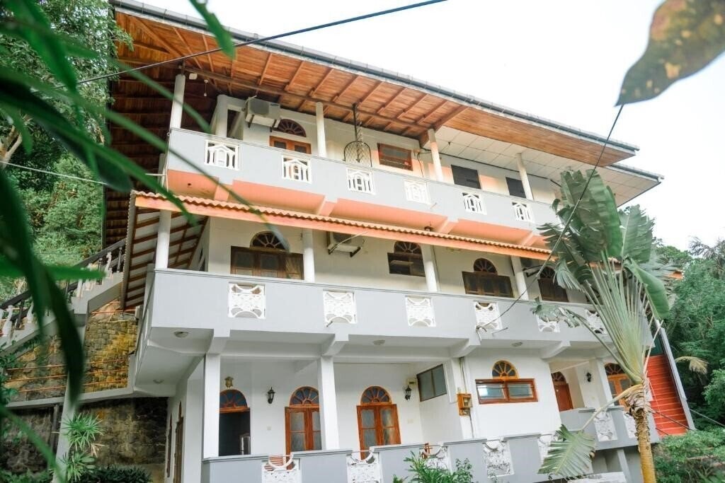Готель Rock House Unawatuna 3*