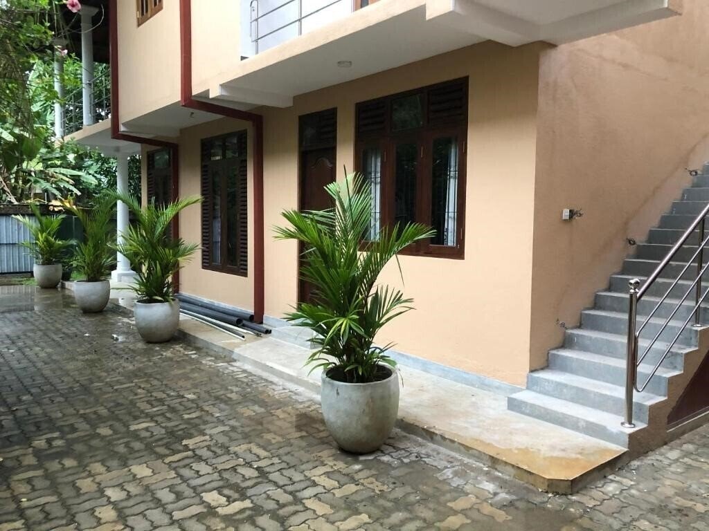 Hotel Kumara Guest House & Apartment 2*