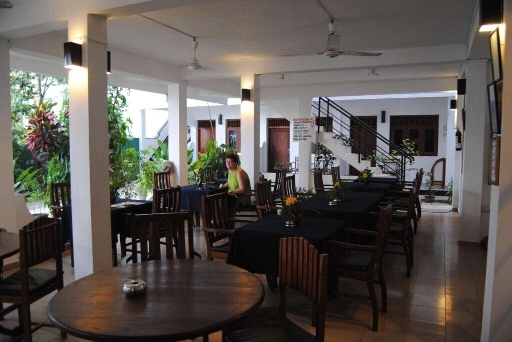 Отель Unawatuna Beach Bungalow 4*