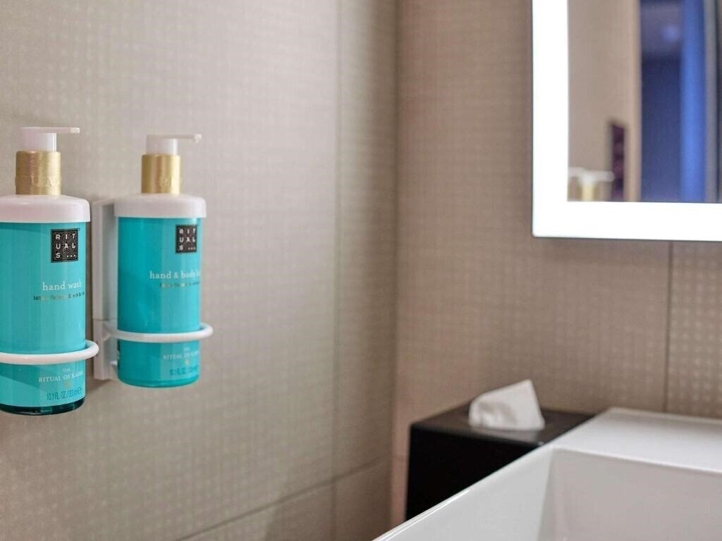 Фотографія Novotel Zurich Airport Messe 4*