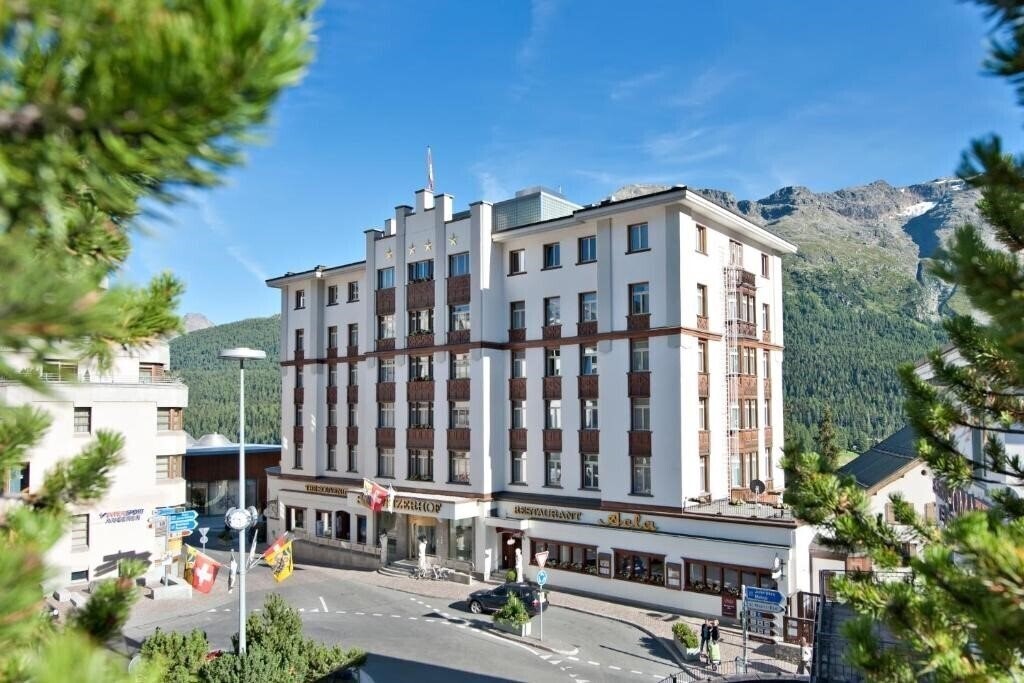 Готель Schweizerhof 4*