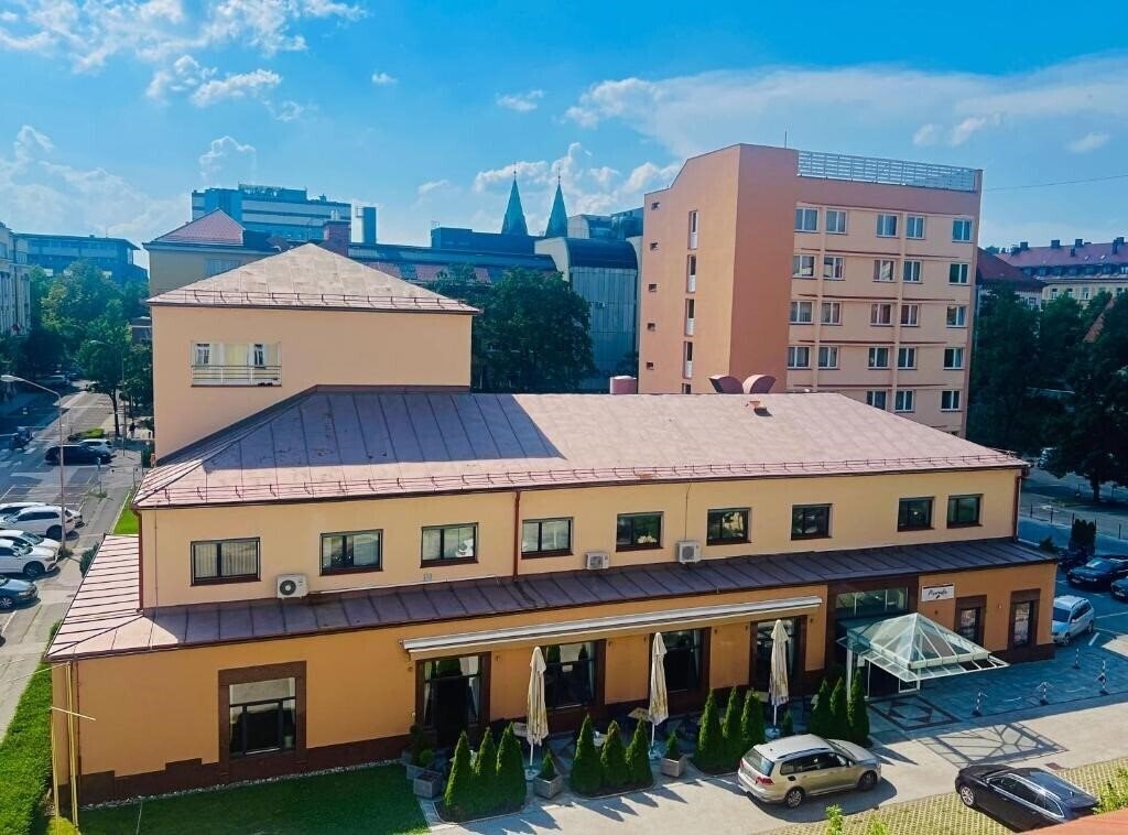 Zdjęcia Piramida 4*