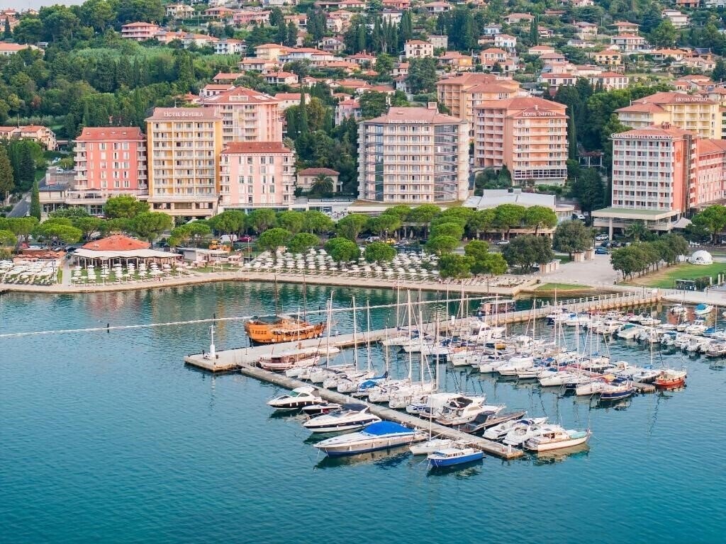 Готель Riviera 4*
