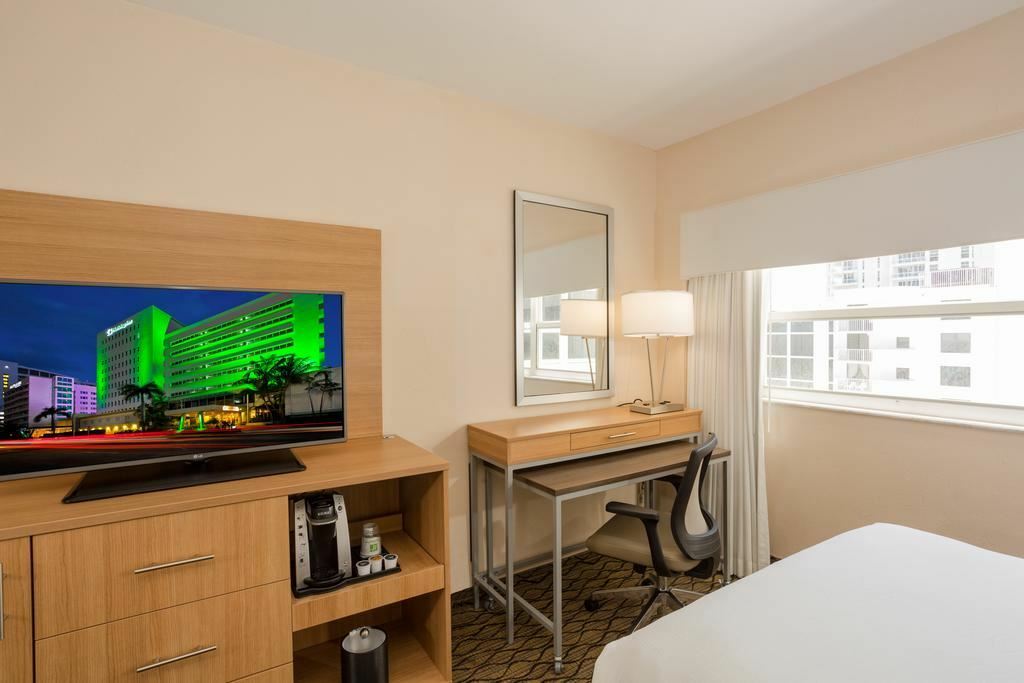 Фотографія Holiday Inn Miami Beach - Oceanfront 3*