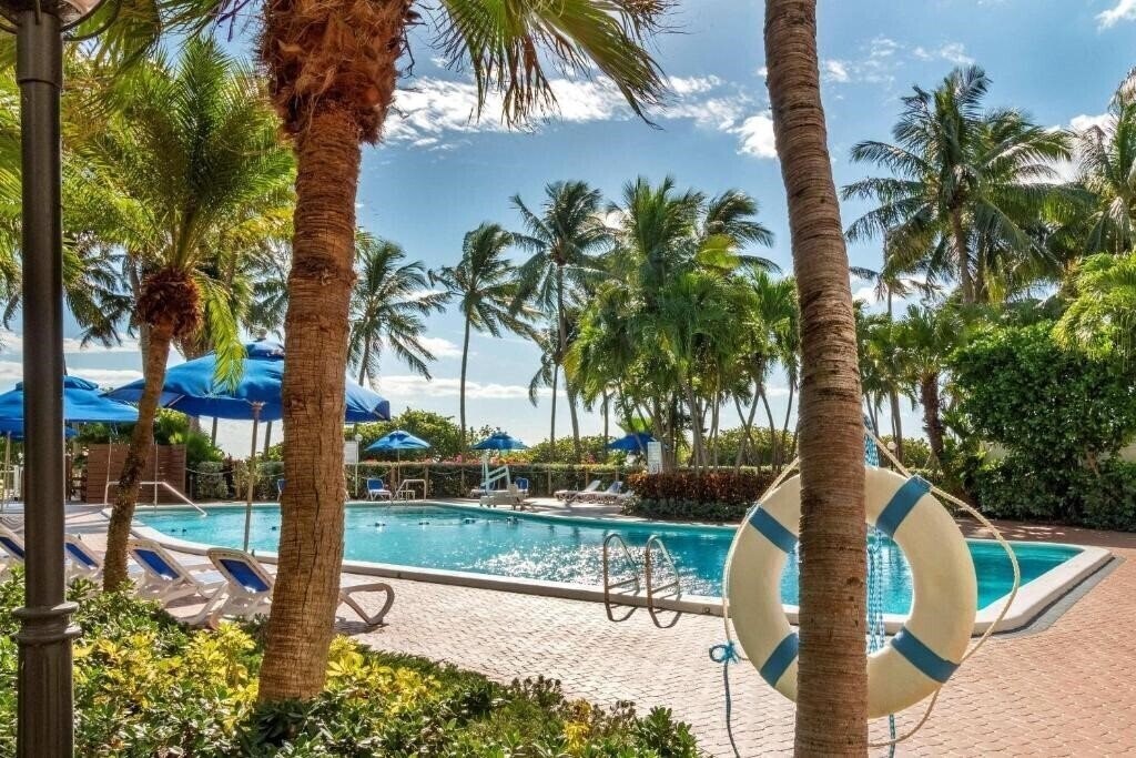 Готель Four Points by Sheraton Miami Beach 3*