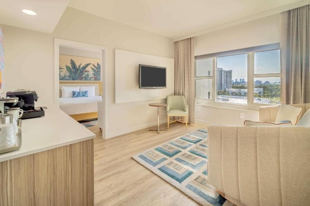 Фотографія Four Points by Sheraton Miami Beach 3*