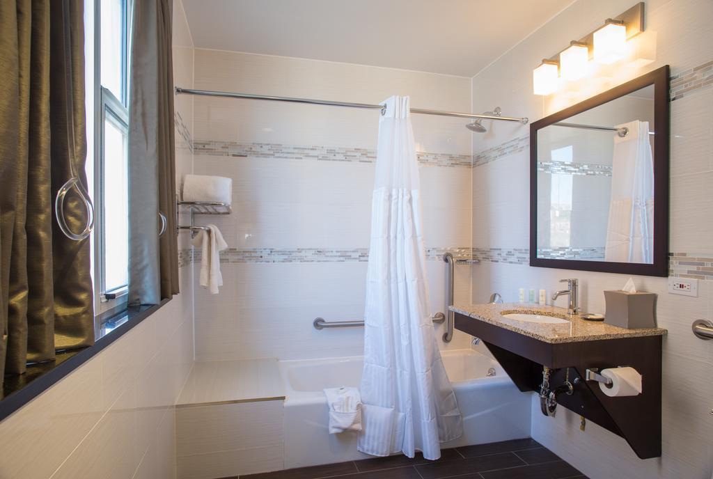 Изображение Holiday Inn Nyc - Lower East Side 3*