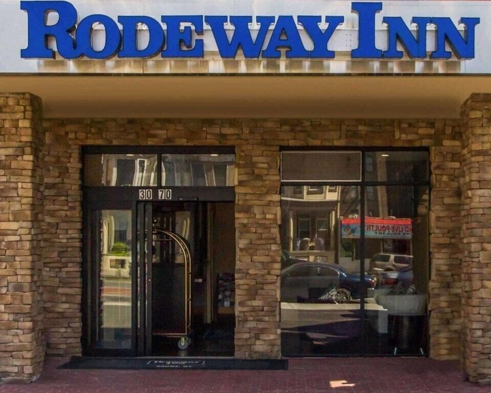 Готель Rodeway Inn Bronx Zoo 2*