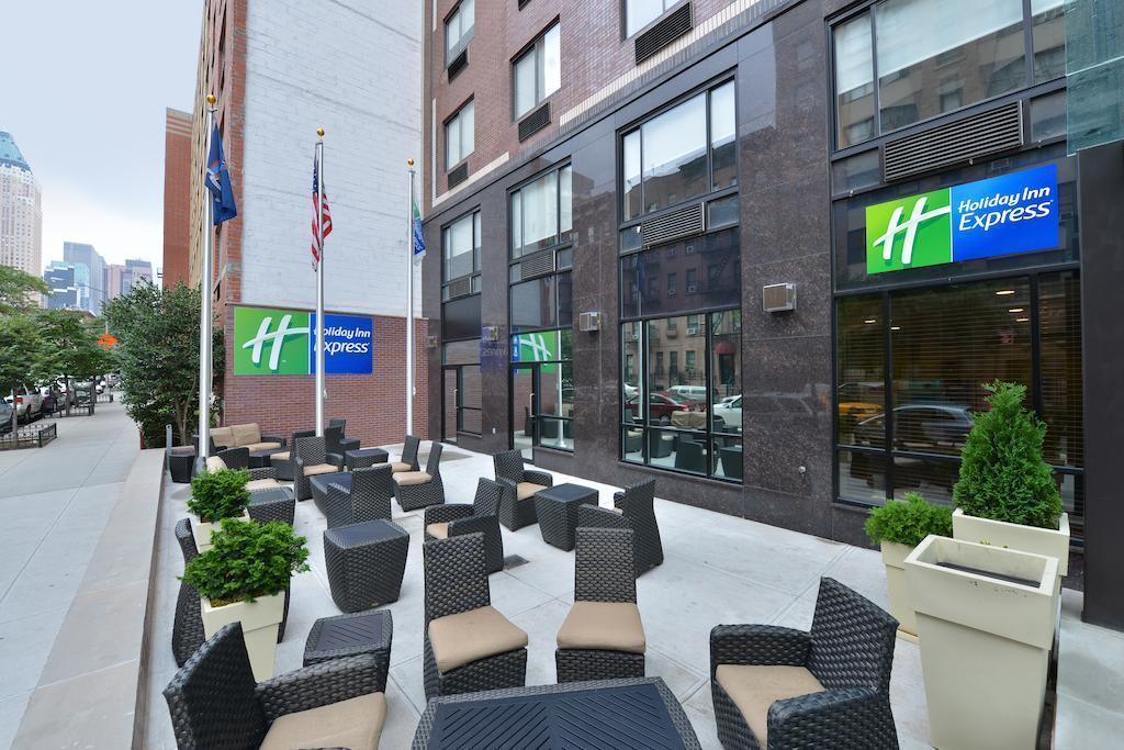 Отель Holiday Inn Express Manhattan Midtown West 3*