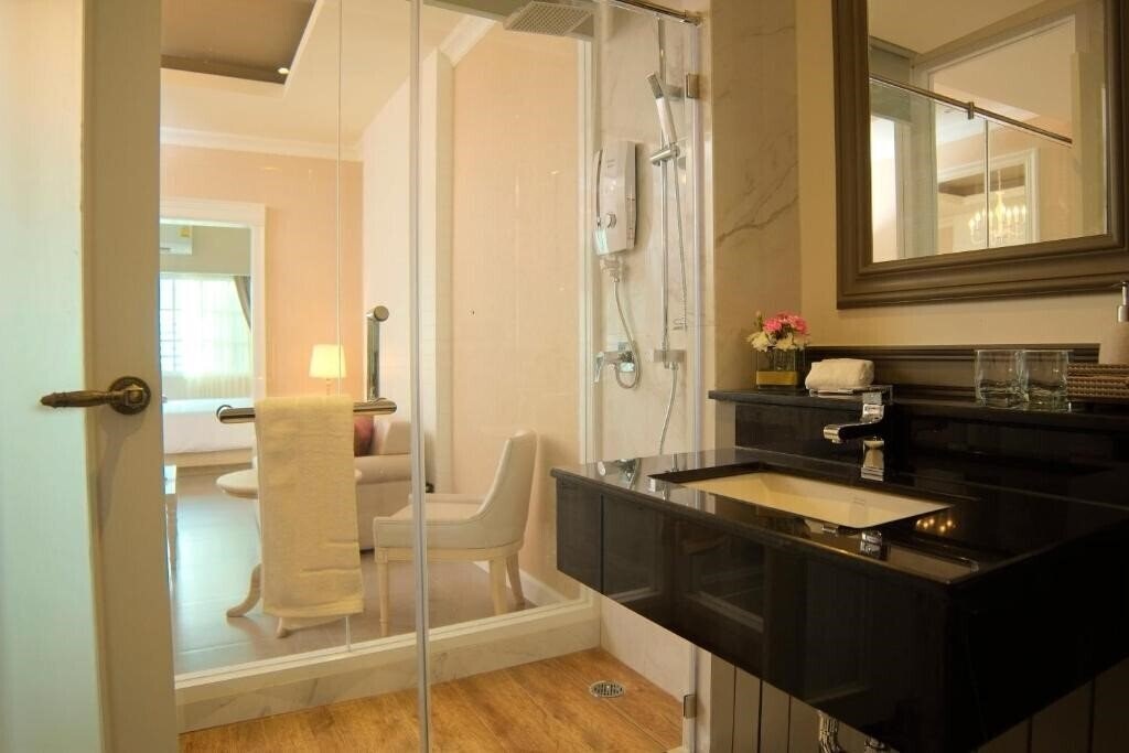 Фотография The Raya Surawong 3*