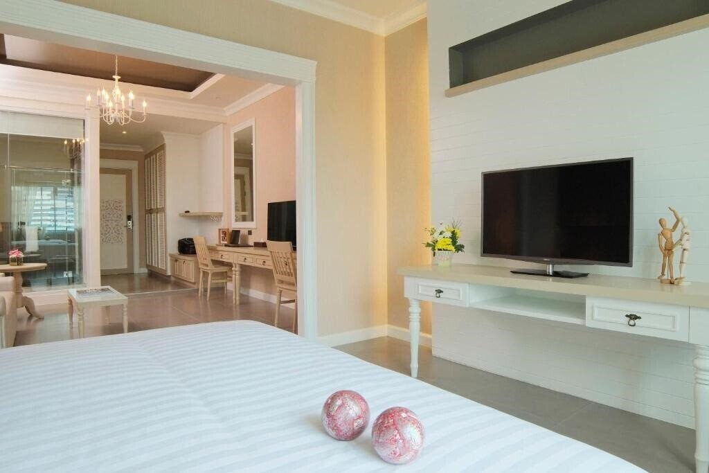 Картинка The Raya Surawong 3*