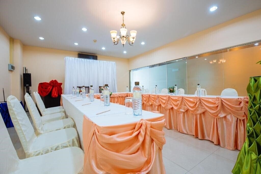 Картинка Metro Point Bangkok 3*