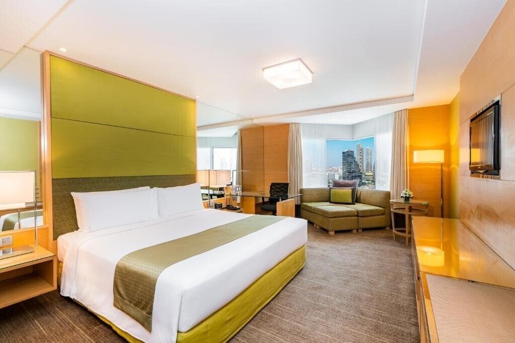 Зображення Holiday Inn Silom 4*