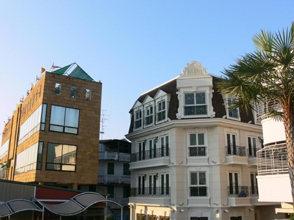 Hotel Aurum The River Place 3*