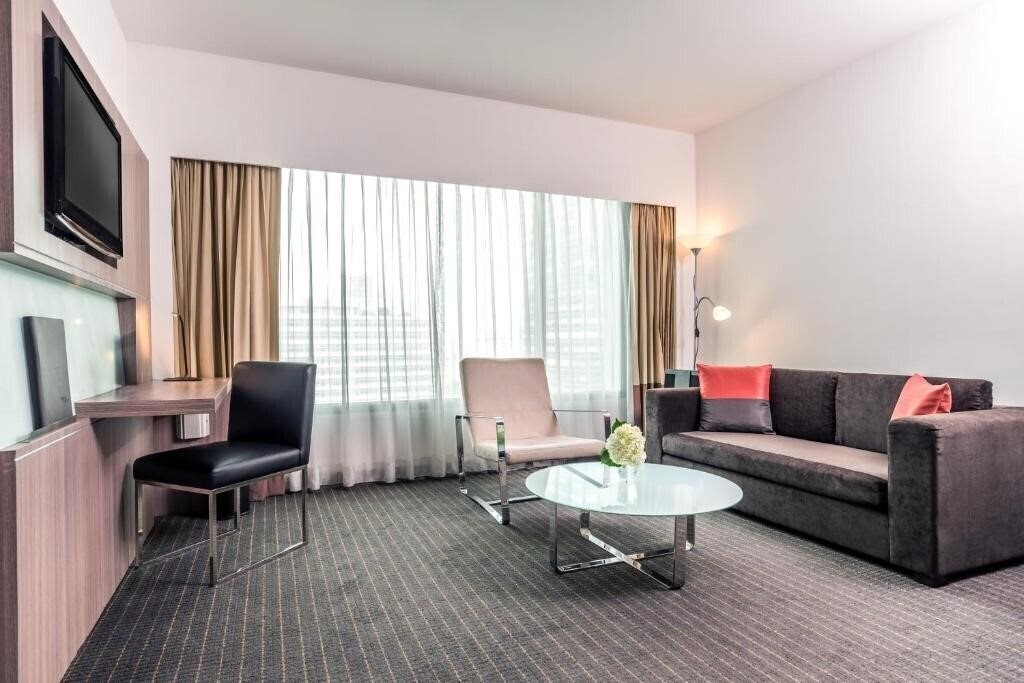 Картинка Novotel Bangkok Silom Road 4*