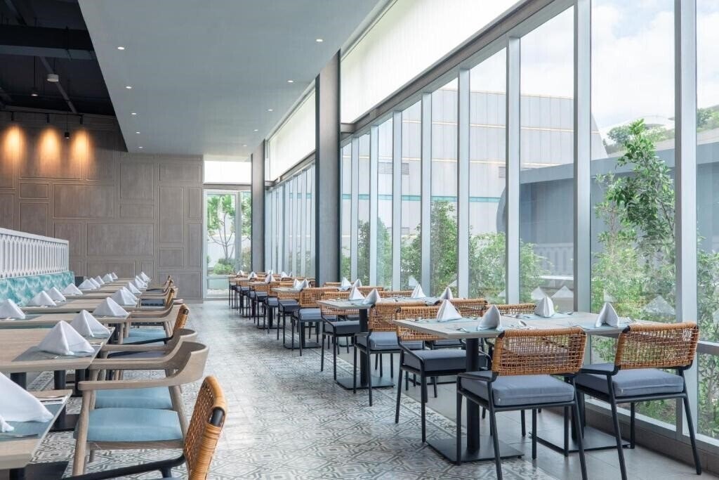 Фото Centra By Centara Government Complex Hotel & Convention Centre Chaeng Watthana 3*