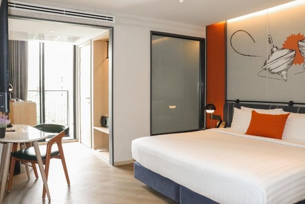 Отель The Quart Ruamrudee 4*