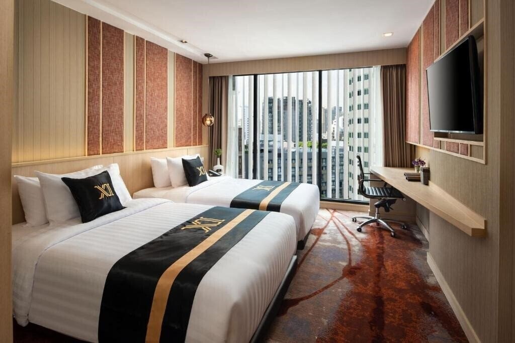 Отель Eleven Hotel Bangkok 4*