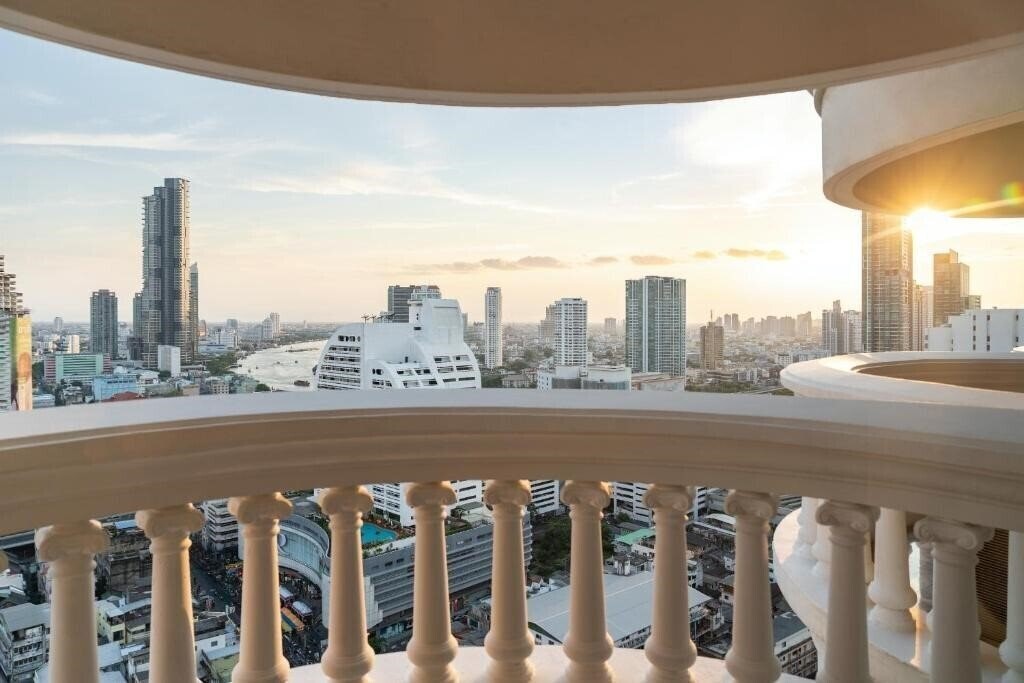 Hotel Lebua Hotel And Resort 5*