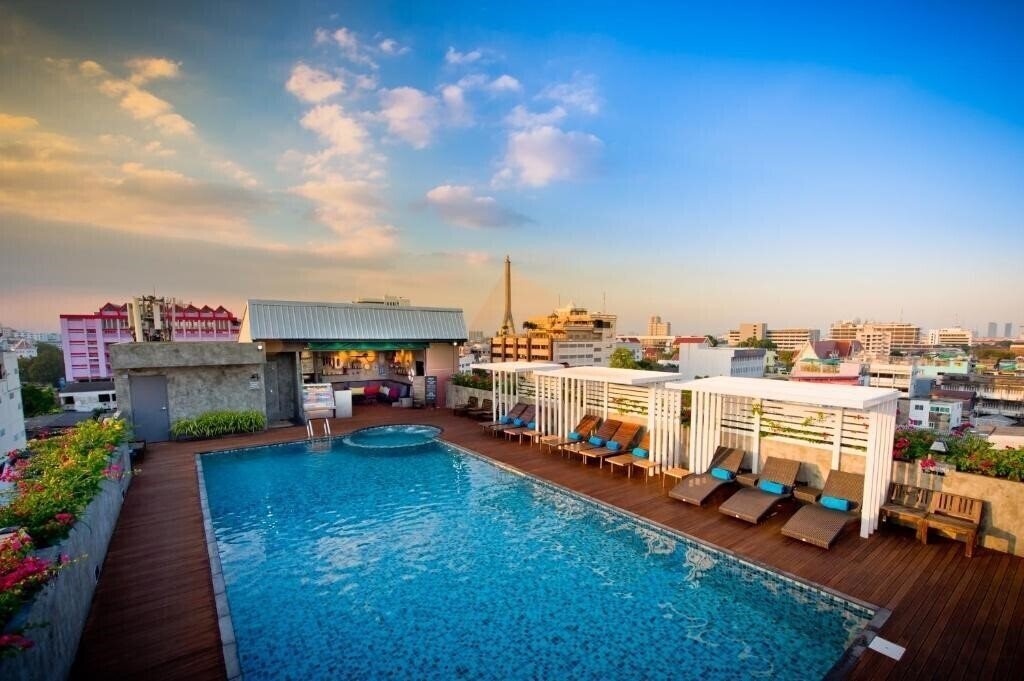 Готель Nouvo City Hotel 4*