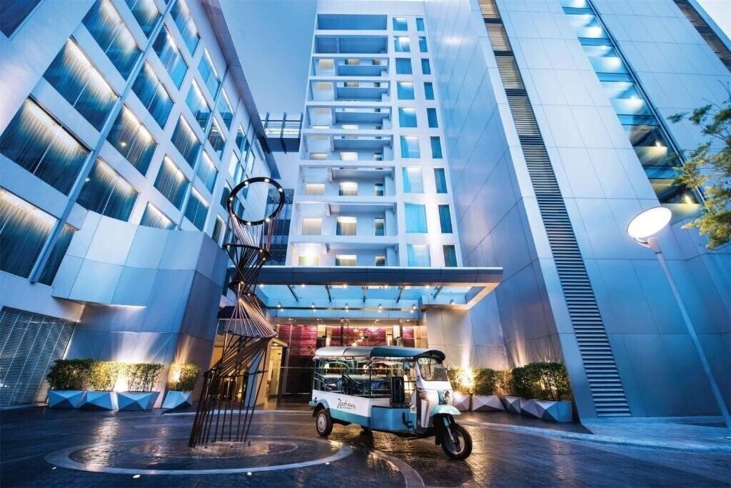 Hotel Radisson Suites Bangkok Sukhumvit 3*