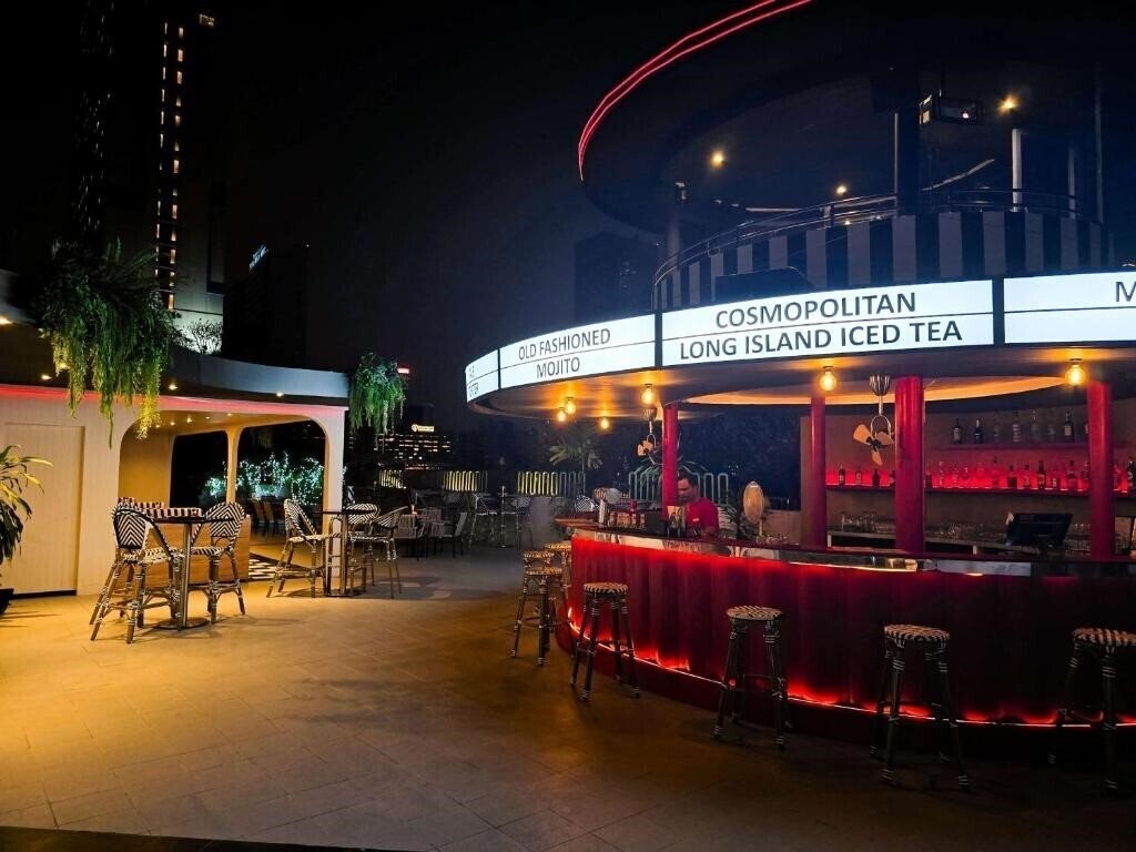 Zdjęcie Radisson Suites Bangkok Sukhumvit 3*