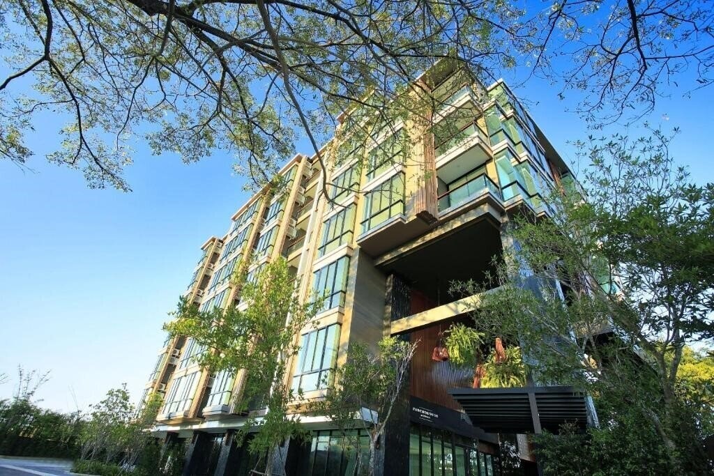 Отель Parc Borough 3*