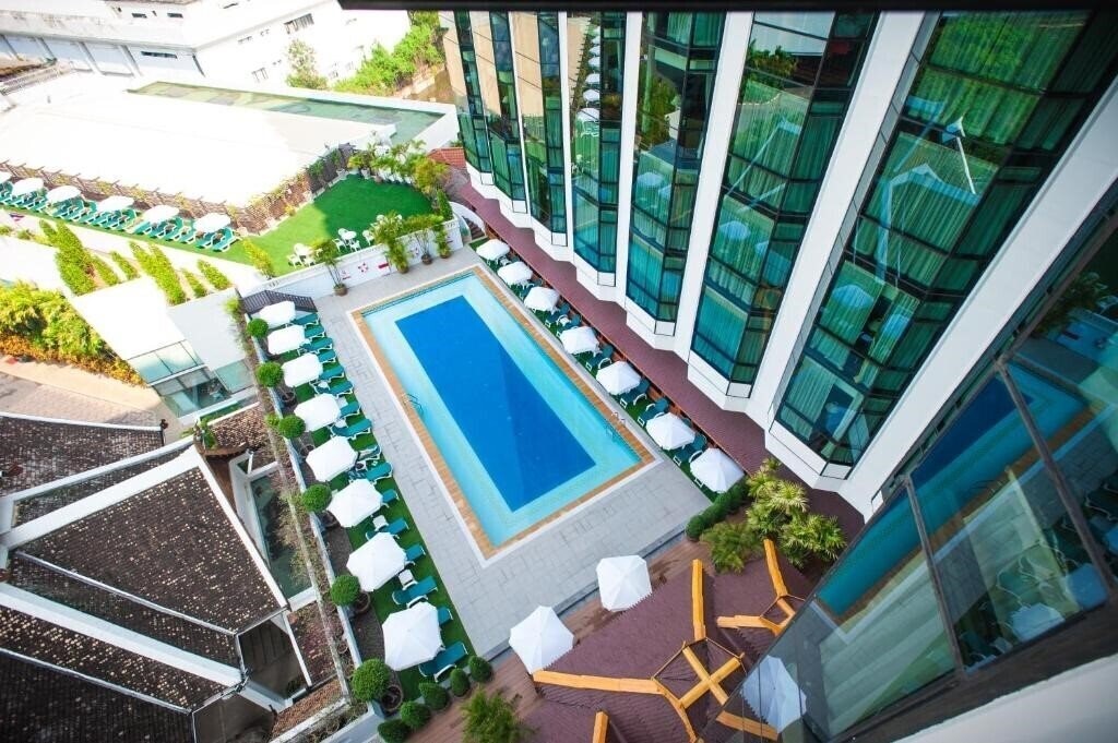 Hotel Empress Chiang Mai 4*