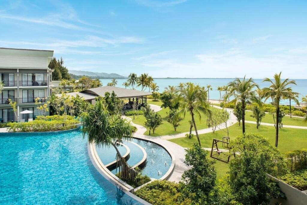 Фотография Le Meridien Khao Lak Resort & Spa (ex. Bangsak Merlin Resort) 5*