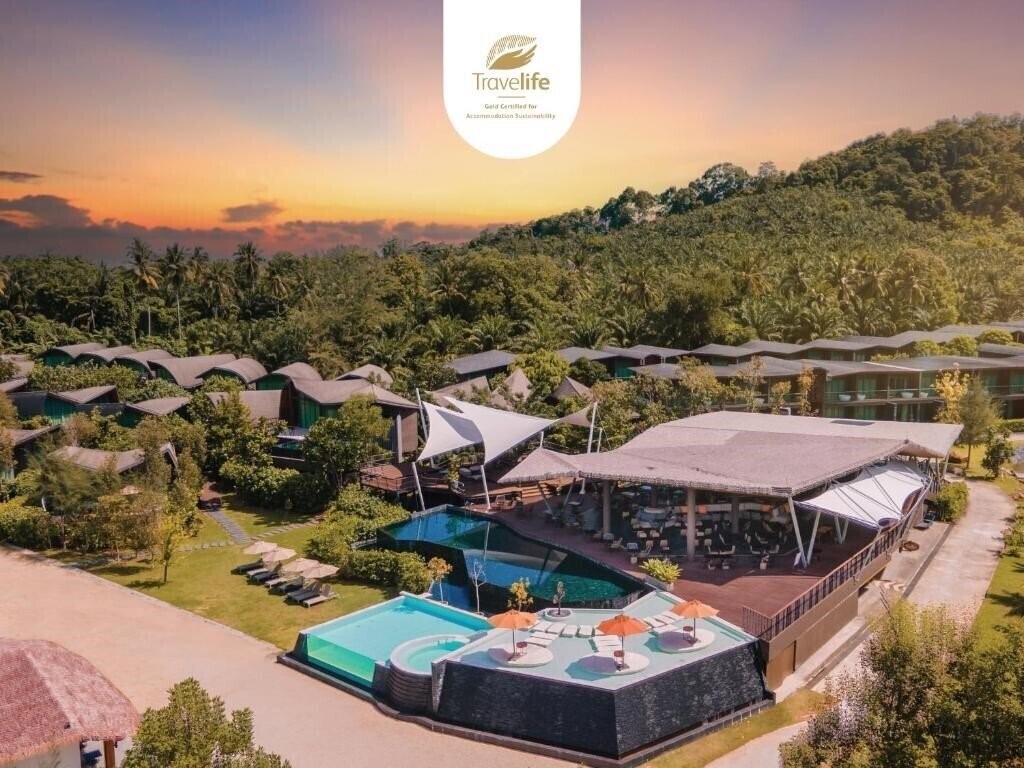 Готель Kalima Resort & Villa Khaolak 5*